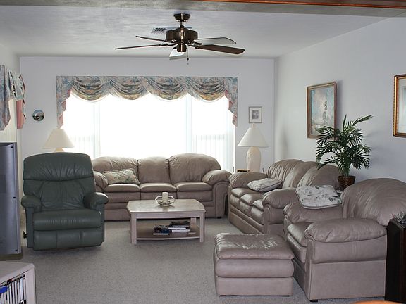 4th image of 109 E Claridge St