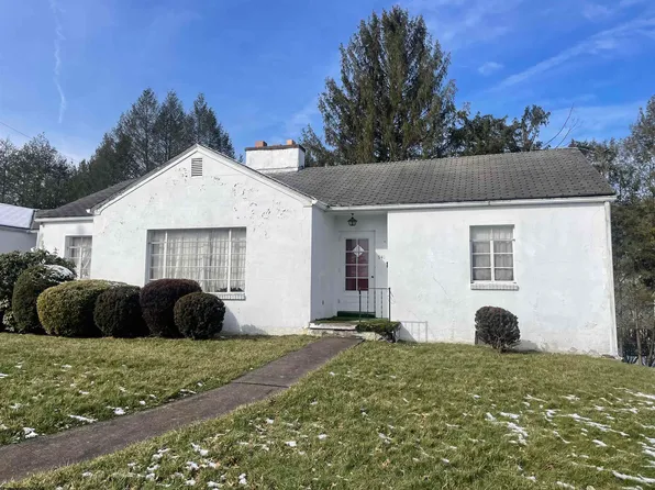 941 Farms Dr, Fairmont, WV 26554