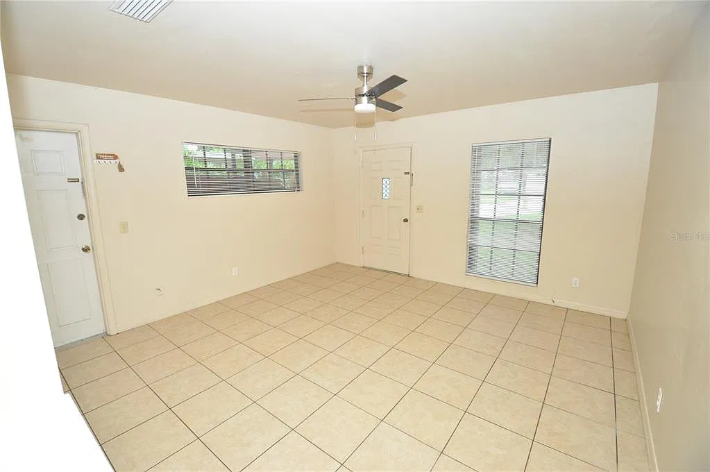 3 bed, 2.0 bath, 960 sqft, $1,595 — Photo 3