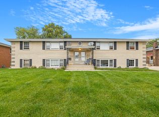 626 E 3rd St APT 2E, Lockport, IL 60441