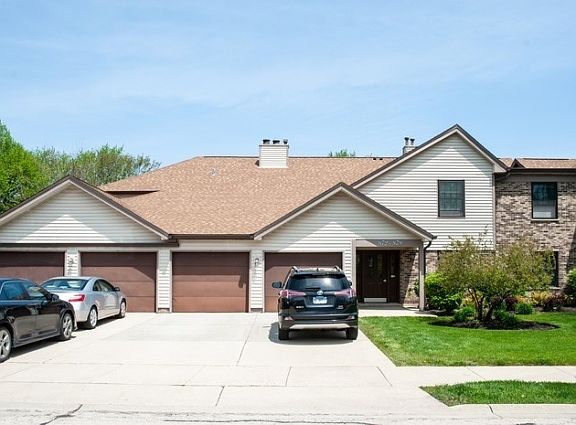 2nd image of 876 Stradford Cir #16A1