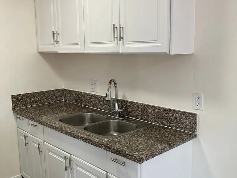 650 Linden Ave — Photo 29