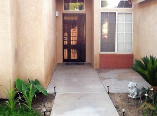 7405 Sandrinilla St, Bakersfield, CA 93313