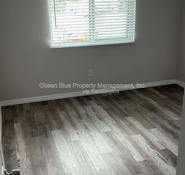 Royal Palms Apartments — Photo 28