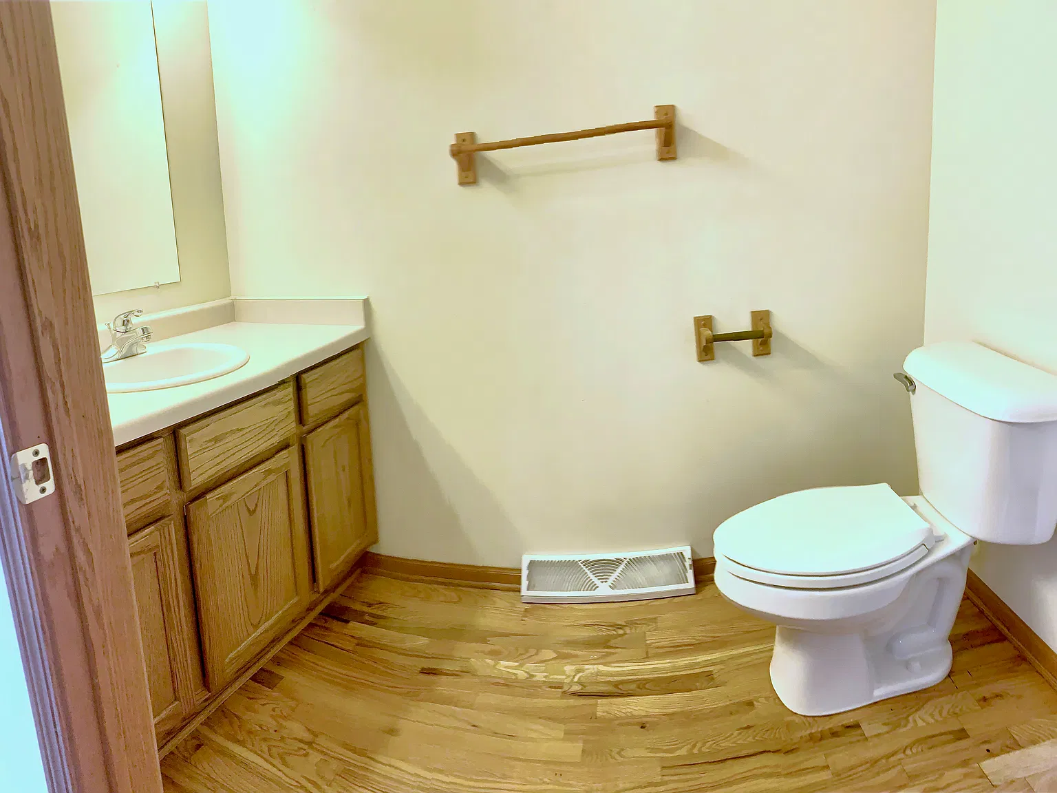 2 bed, 1.5 bath, 1200 sqft, $1,275 — Photo 4