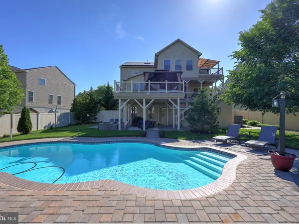 2703 Brownlee Ct, Lanham, MD 20706