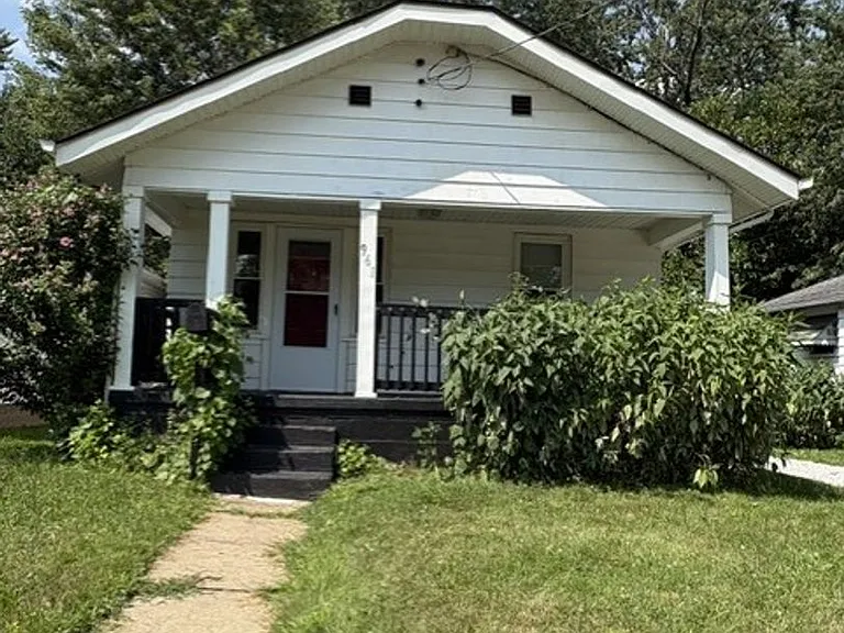 961 Wyley Ave — Photo 1