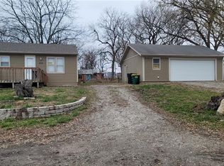 414 E 5th St, Edgerton, KS 66021
