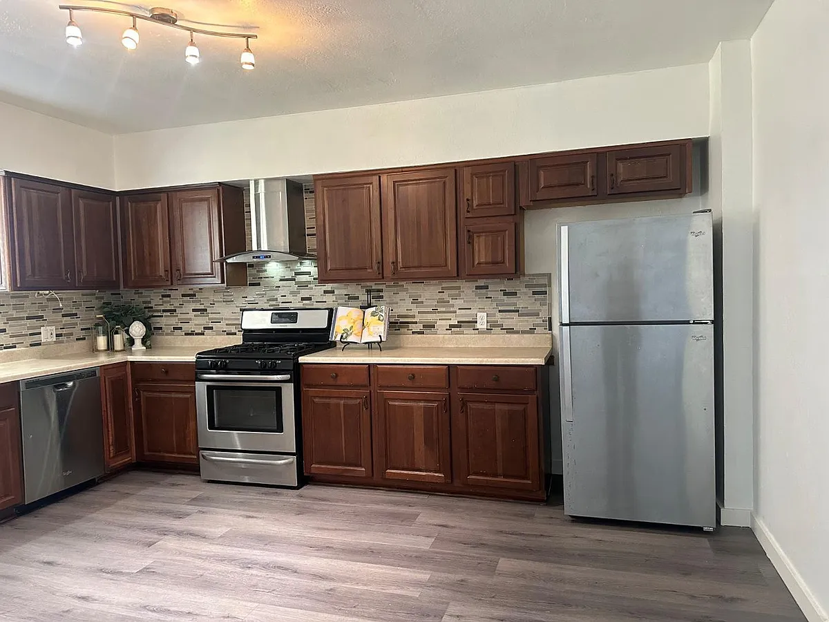 Building Photo - 1111 E Turney Ave #18