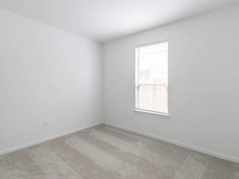 1052 Greenshank Dr — Photo 23
