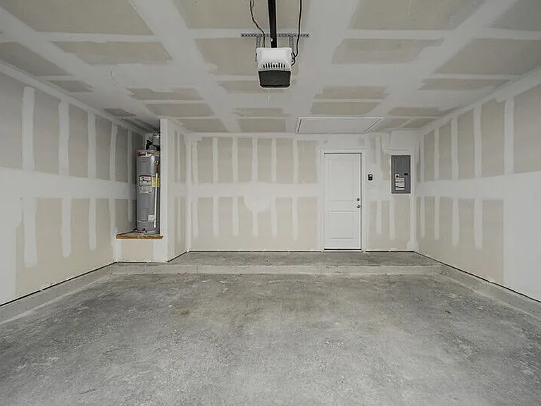1362 Kingsgate Dr — Photo 24
