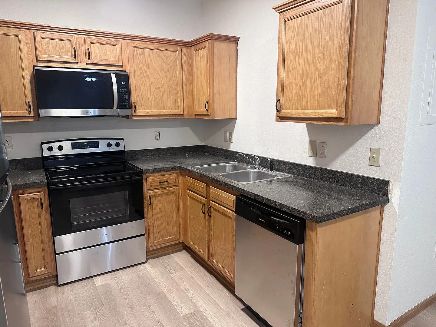 2 Bed | 1 Bath Apartment on the 1st Floor in Grain Valley at the Creekside Village Apartments — Photo 3