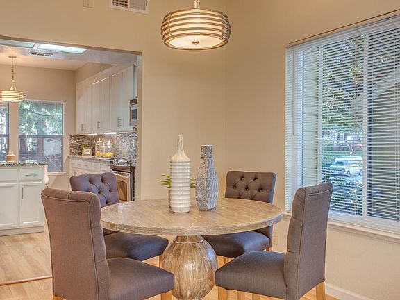 5th image of 926 La Mesa Ter Unit H
