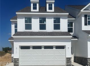 965-1 Memory Ln, Aurora, OH 44202