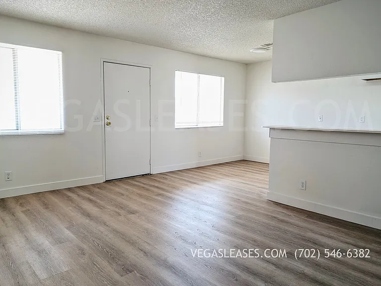 301 Eastminister Ct #C — Photo 3