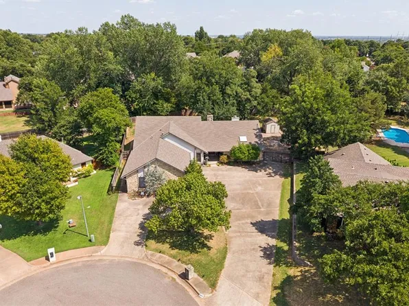 2008 Mistletoe Ct, Edmond, OK 73034