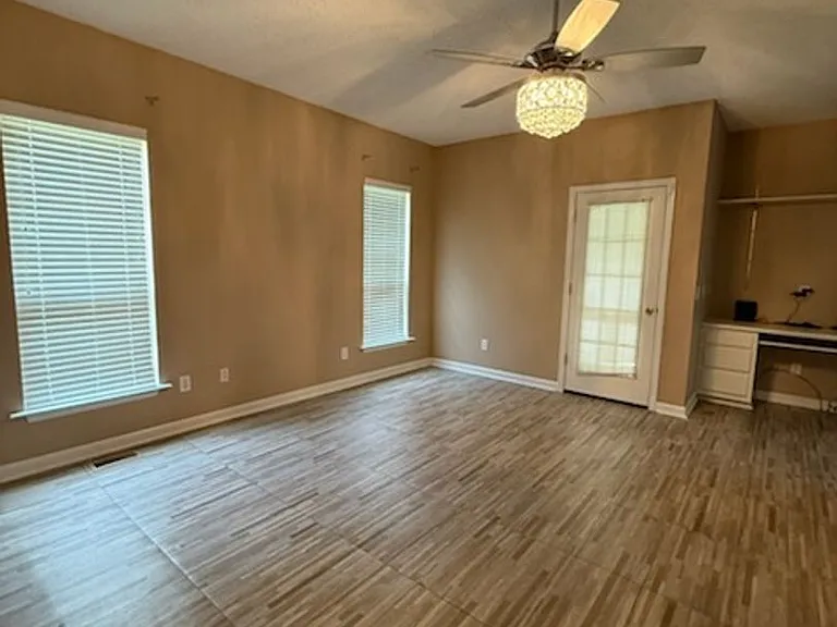 1464 Chandler Cir — Photo 8