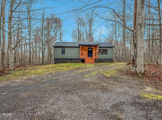 52 Chipmunk Ln, Moscow, PA 18444