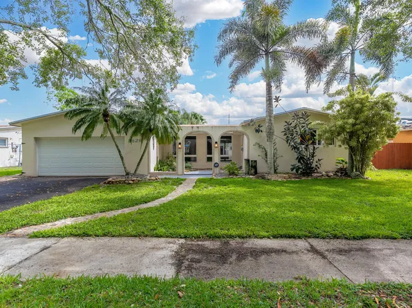 8829 SW 49 Street, Cooper City, FL 33328