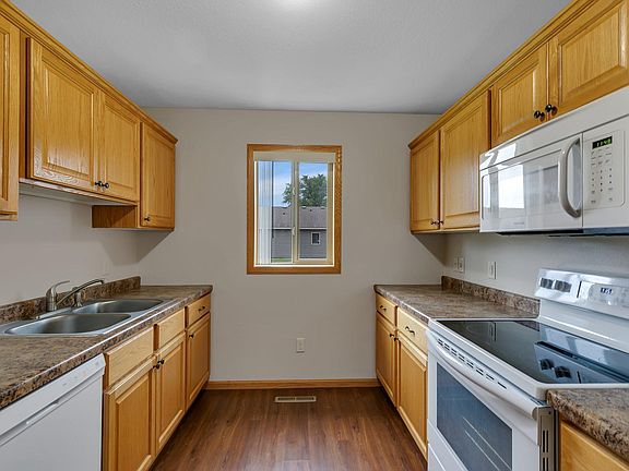 3rd image of 611 Cottonwood Ave