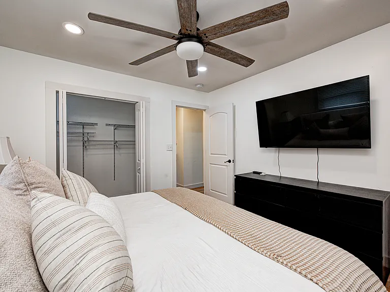 1015 S Randolph St — Photo 14