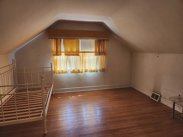 110 W Wayne Ave — Photo 4