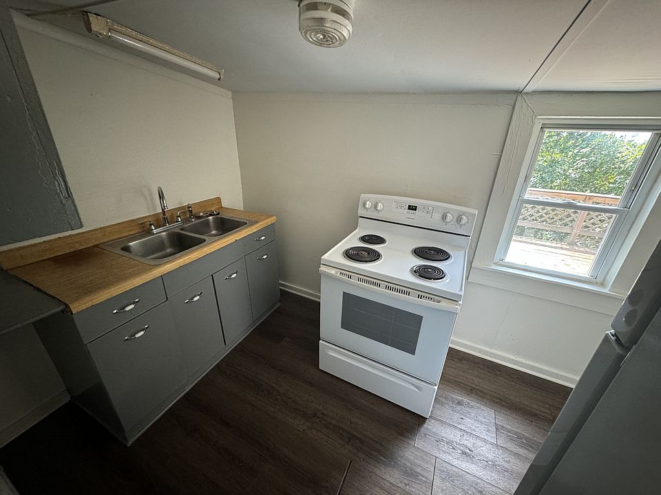 2nd image of 854 Youngs Ln