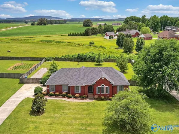 106 Whitt Haven Dr, Toney, AL 35773