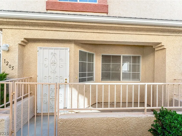 1205 Dusty Creek St — Photo 2