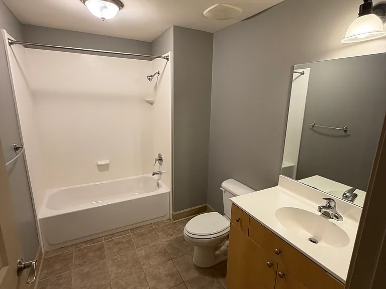 1040 Broadway St #218 — Photo 10