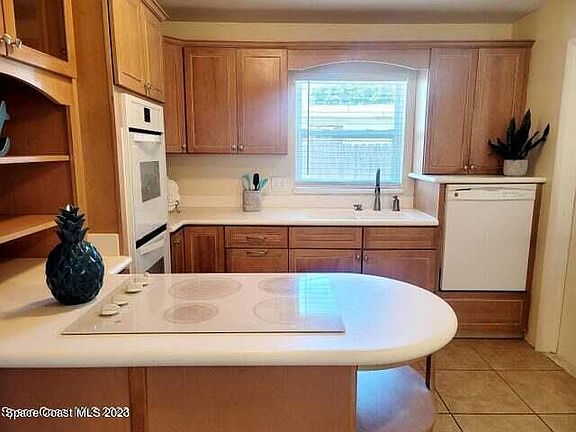 4th image of 130 Tiki Dr