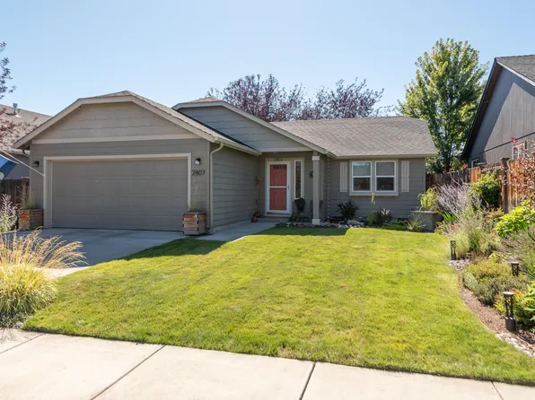 2807 NE Spring Water Pl, Bend, OR 97701