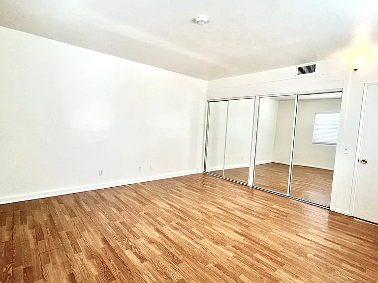 631 N Harvard Ave — Photo 11