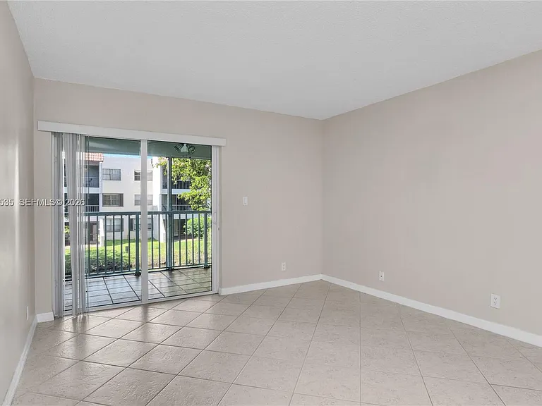 100 Lakeview Dr #201 — Photo 8