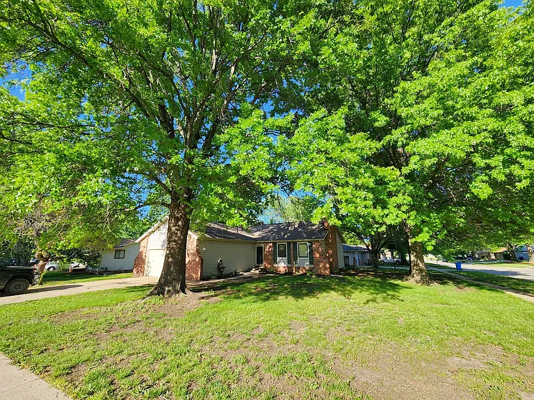 3514 SW Kiowa St — Photo 2