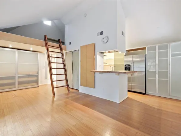 1110 W 22nd St APT 8, Austin, TX 78705
