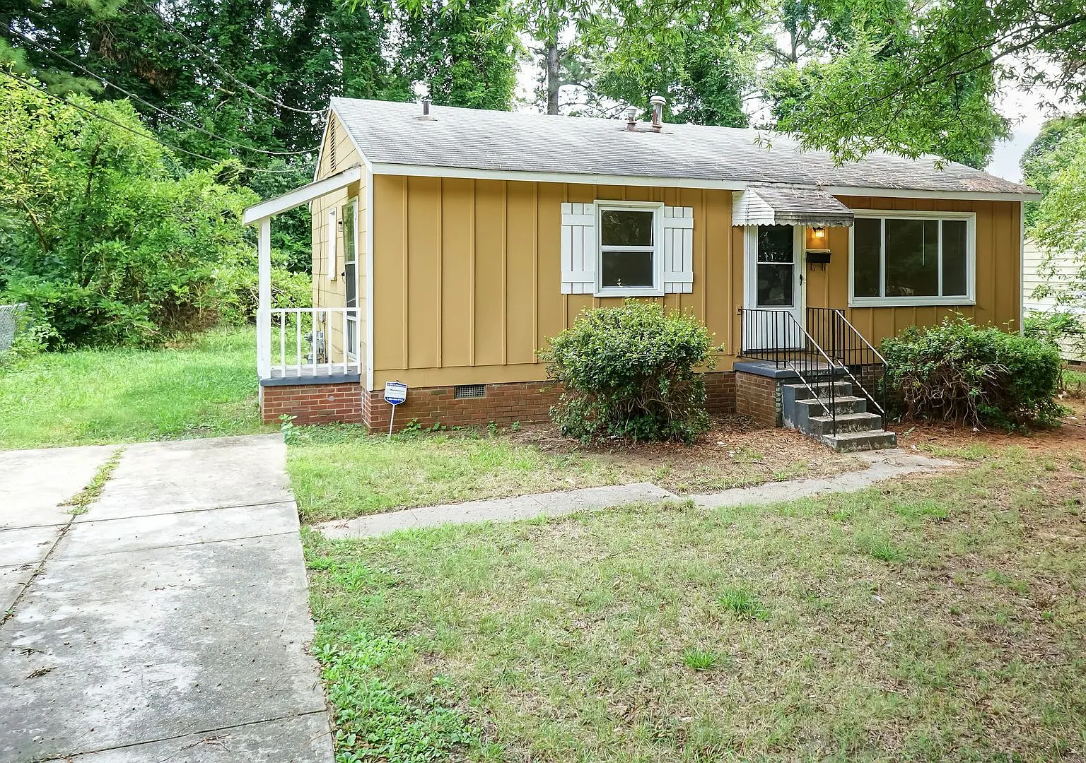 Three Bedroom Home! — Photo 1