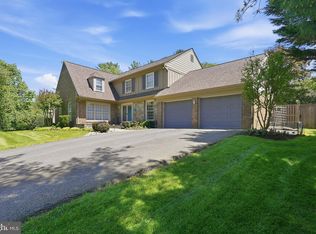 7556 Pepperell Dr, Bethesda, MD 20817