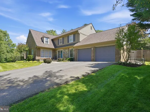 7556 Pepperell Dr, Bethesda, MD 20817
