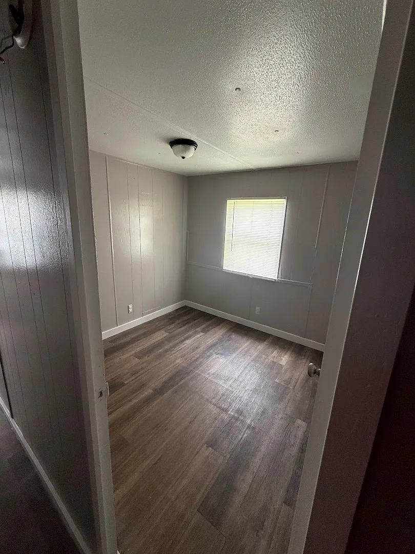 1004 Lake Rd — Photo 2