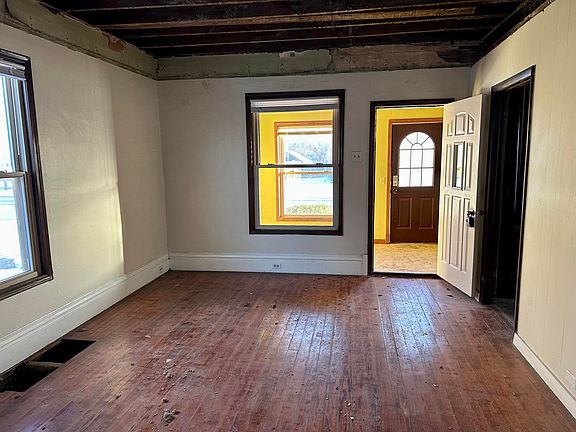 5th image of 371 W 19th St