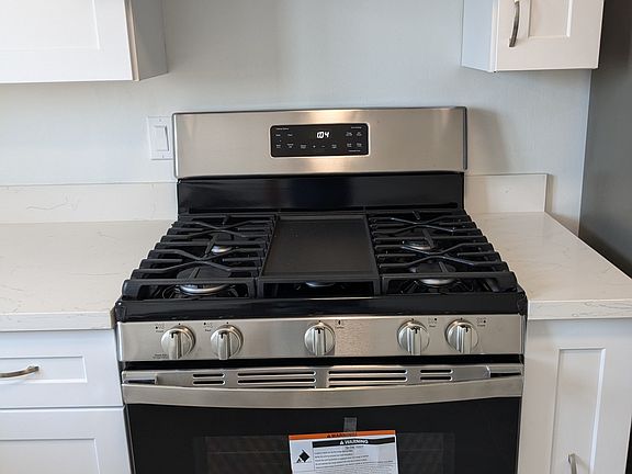 3rd image of 516 E Buckthorn St #3
