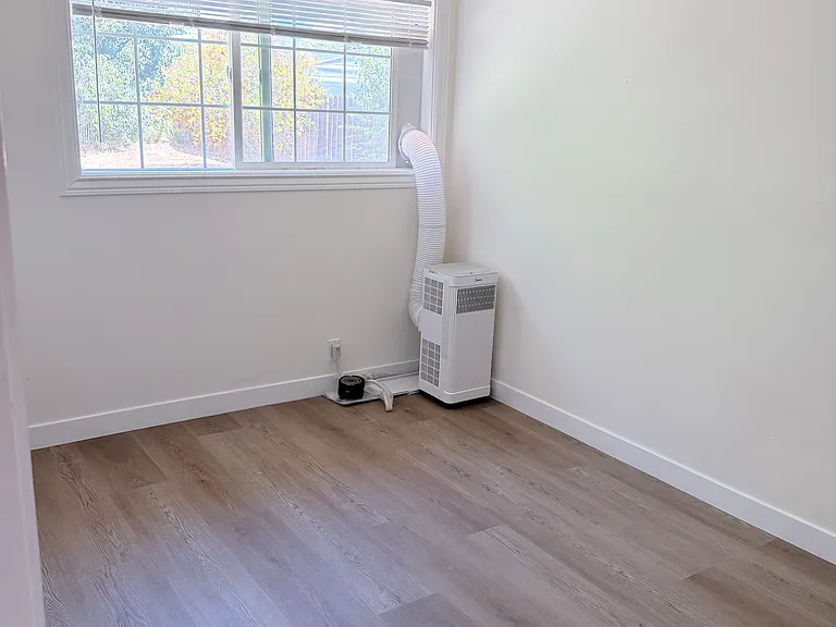 739 Lakehaven Dr — Photo 3