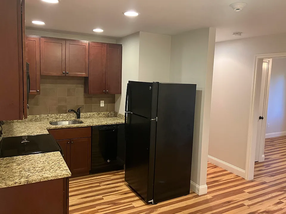 288 Lafayette Rd #4