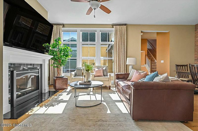 4th image of 108A Division Street