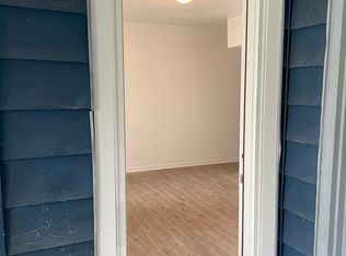 27 Hill Ave #2, Elgin, IL 60120