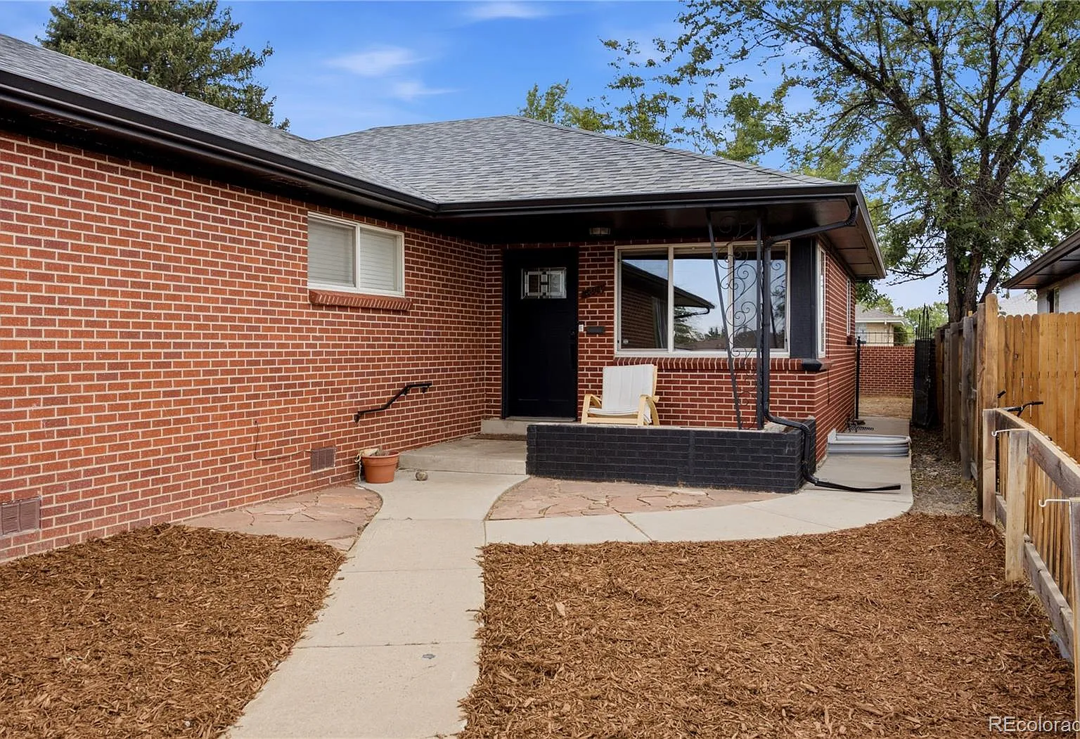 4 bed, 2.0 bath, 2064 sqft, $3,400 — Photo 2