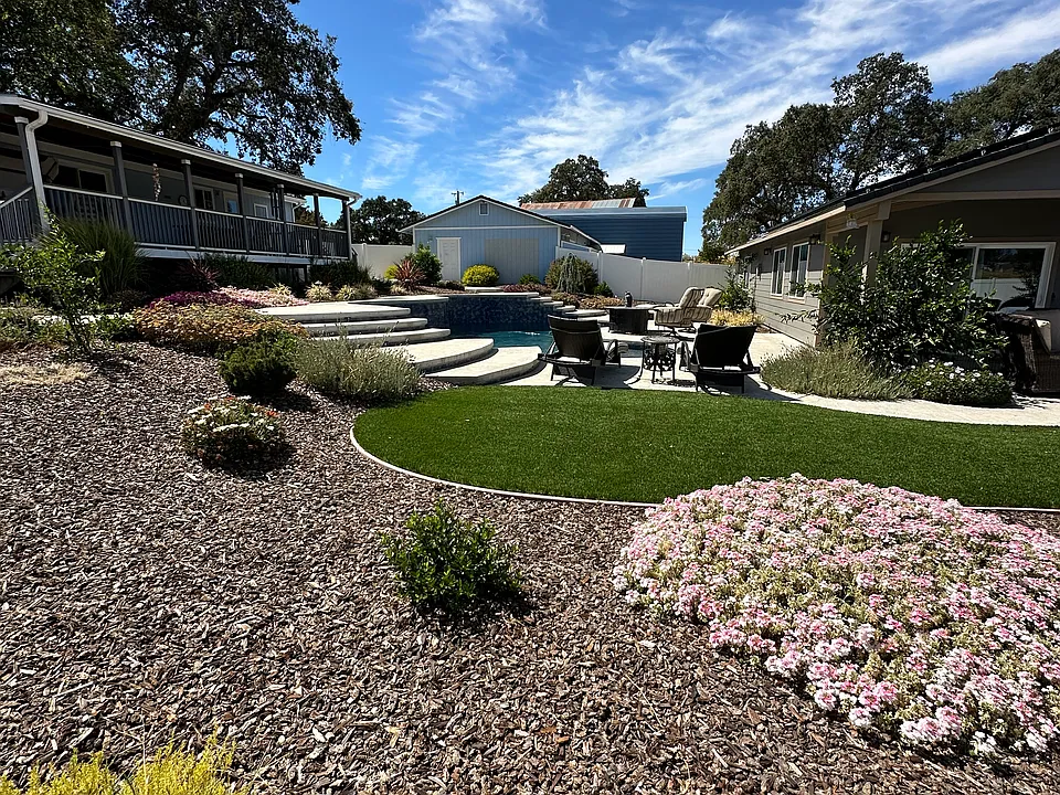 Pool area
Rental on left landlord on right