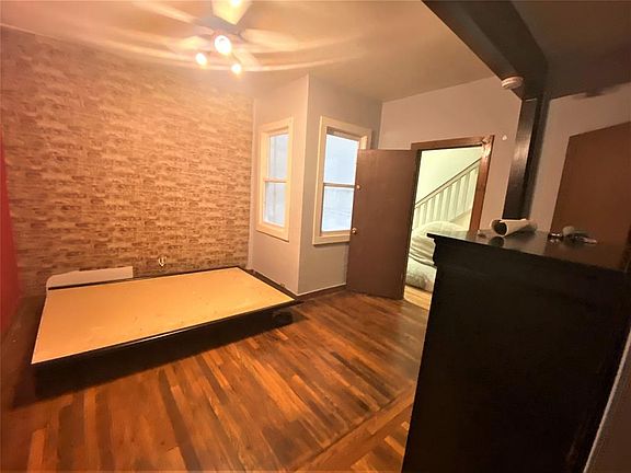 2nd image of 118 Washington St #B2