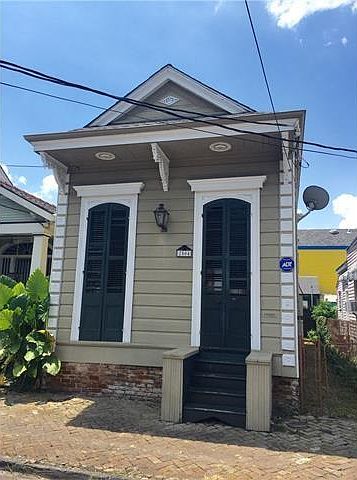 1st image of 2504 Burgundy St